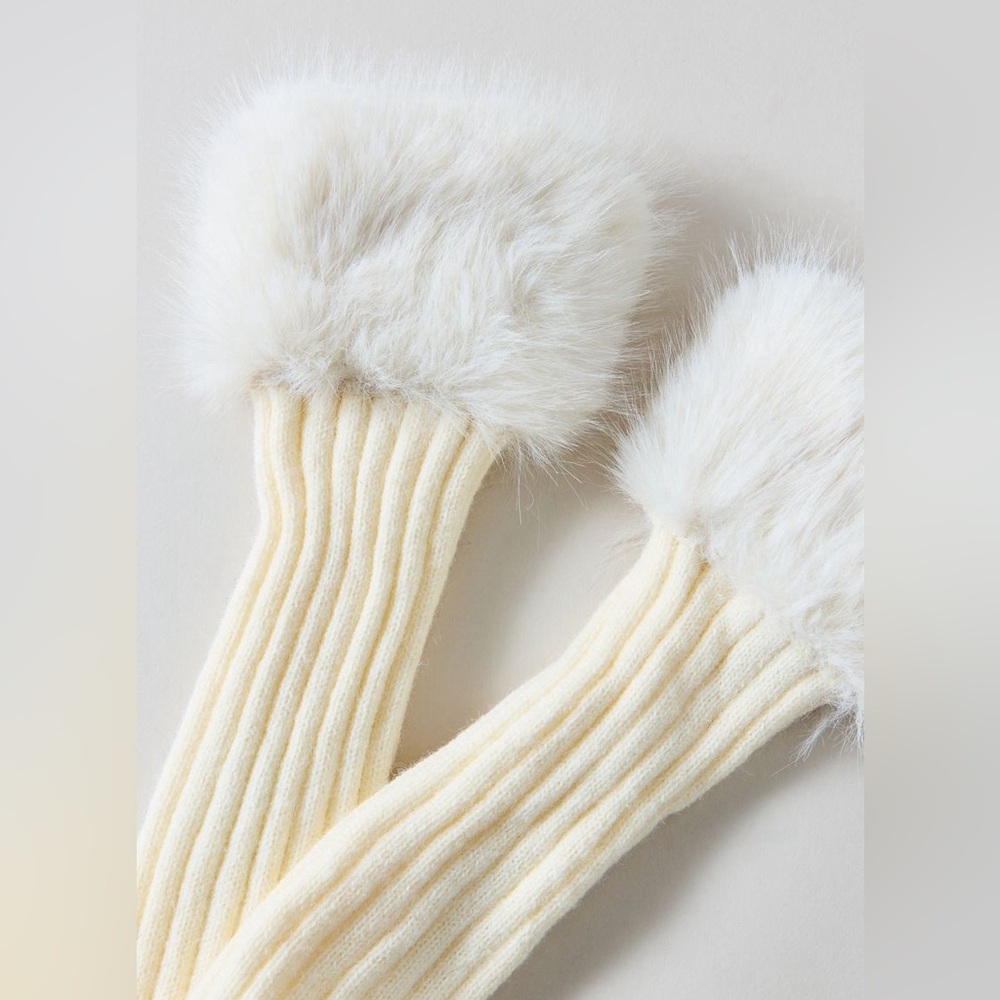 Urban Outfitters Faux Fur Handwarmer NWT - Ivory - Picture 3 of 5